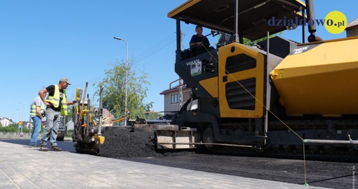 Druga warstwa asfaltu na ulicy Krasickiego